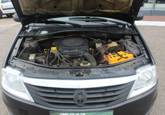 Подержанный автомобиль Renault Logan Sedan 2010 года (16 фото)