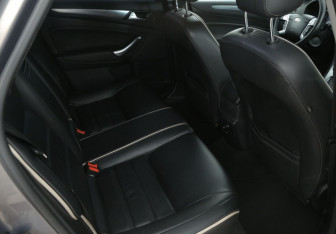 Подержанный автомобиль Ford Mondeo Sedan 2011 года (11 фото)