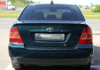 Подержанный автомобиль Toyota Corolla Sedan 2004 года (5 фото)