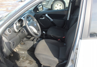 Подержанный автомобиль Datsun on-DO 2015 года (10 фото)