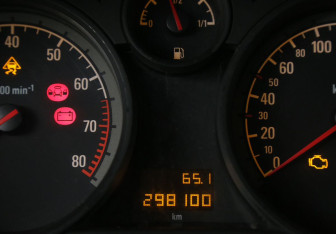 Подержанный автомобиль Opel Astra Hatchback 2009 года (17 фото)