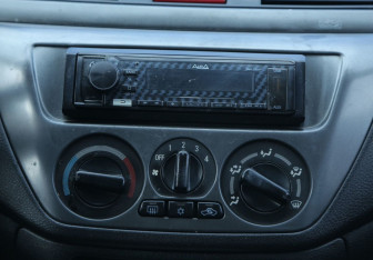 Подержанный автомобиль Mitsubishi Lancer Sedan 2006 года (13 фото)