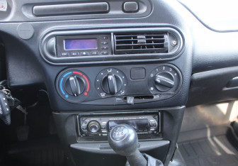 Подержанный автомобиль Chevrolet Niva 2006 года (14 фото)