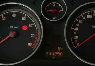 Подержанный автомобиль Opel Zafira Compactvan 2012 года (18 фото)