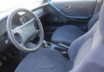 Подержанный автомобиль Audi 80 Sedan 1990 года (10 фото)