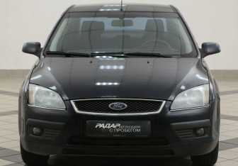 Подержанный автомобиль Ford Focus Sedan 2006 года (6 фото)