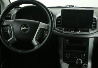 Подержанный автомобиль Chevrolet Captiva 2012 года (14 фото)