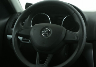 Подержанный автомобиль Skoda Yeti 2017 года (16 фото)