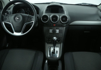 Подержанный автомобиль Opel Antara 2008 года (12 фото)