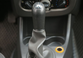 Подержанный автомобиль Renault Sandero 2010 года (13 фото)