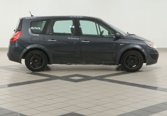 Подержанный автомобиль Renault Scenic 2009 года (5 фото)