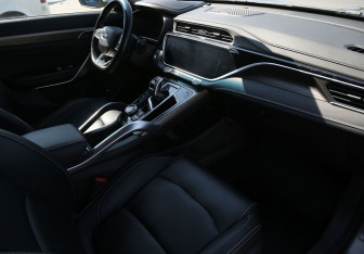 Подержанный автомобиль Geely Atlas Pro 2022 года (9 фото)