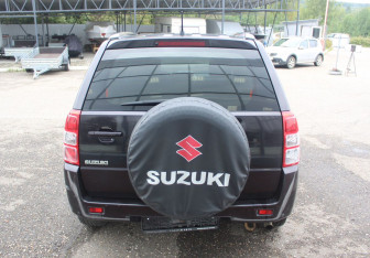 Подержанный автомобиль Suzuki Grand Vitara 2010 года (9 фото)