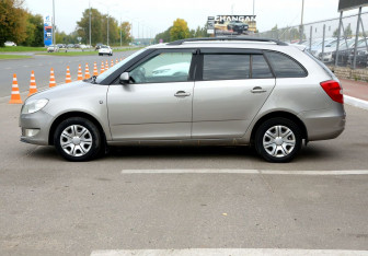 Подержанный автомобиль Skoda Fabia Wagon 2011 года (8 фото)