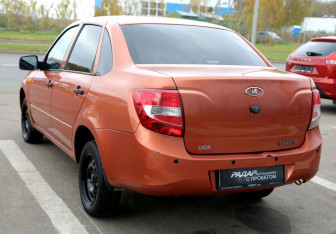Подержанный автомобиль LADA (ВАЗ) Granta Sedan 2013 года (4 фото)