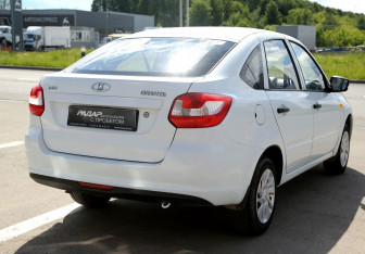 Подержанный автомобиль LADA (ВАЗ) Granta Liftback 2015 года (6 фото)