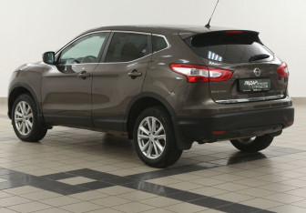 Подержанный автомобиль Nissan Qashqai 2014 года (2 фото)