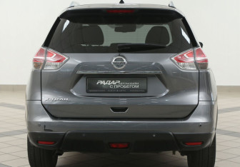 Подержанный автомобиль Nissan X-Trail 2015 года (3 фото)