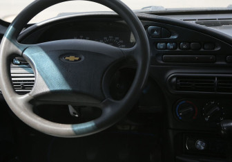 Подержанный автомобиль Chevrolet Niva 2004 года (14 фото)