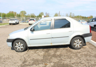 Подержанный автомобиль Renault Logan Sedan 2008 года (4 фото)