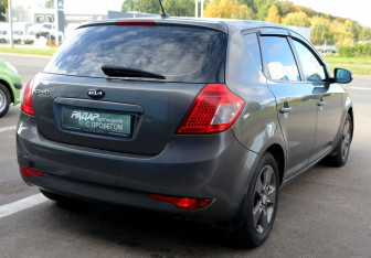 Подержанный автомобиль Kia Ceed Hatchback 2010 года (6 фото)