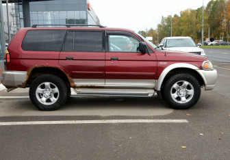 Подержанный автомобиль Mitsubishi Montero Sport 2001 года (7 фото)