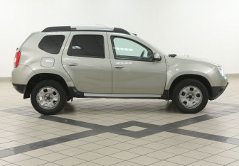 Подержанный автомобиль Renault Duster 2014 года (5 фото)