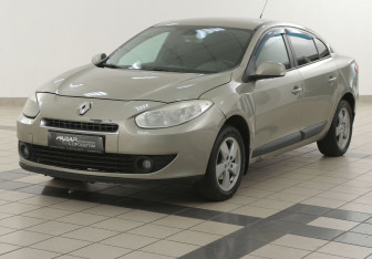 Подержанный автомобиль Renault Fluence 2013 года (8 фото)