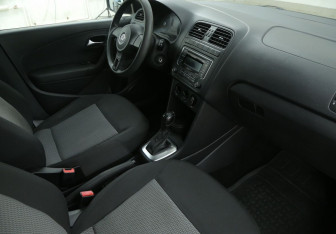 Подержанный автомобиль Volkswagen Polo Sedan 2013 года (9 фото)