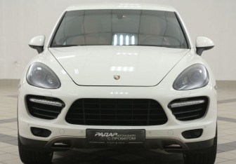 Подержанный автомобиль Porsche Cayenne 2011 года (6 фото)