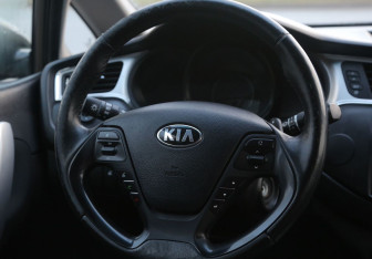 Подержанный автомобиль Kia Ceed Wagon 2018 года (16 фото)