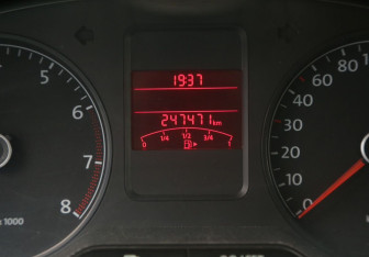 Подержанный автомобиль Volkswagen Polo Sedan 2014 года (17 фото)