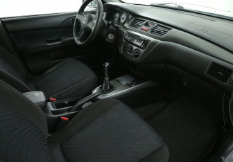 Подержанный автомобиль Mitsubishi Lancer Sedan 2006 года (9 фото)