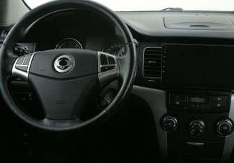 Подержанный автомобиль SsangYong Actyon 2011 года (14 фото)