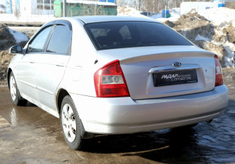 Подержанный автомобиль Kia Cerato Sedan 2006 года (4 фото)