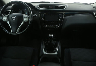 Подержанный автомобиль Nissan Qashqai 2014 года (12 фото)