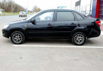 Подержанный автомобиль LADA (ВАЗ) Granta Sedan 2012 года (8 фото)