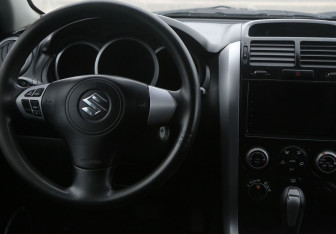Подержанный автомобиль Suzuki Grand Vitara 2006 года (14 фото)