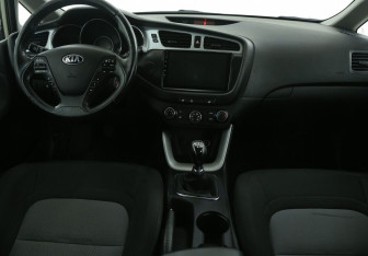 Подержанный автомобиль Kia Ceed Hatchback 2012 года (12 фото)