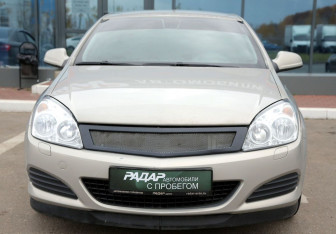 Подержанный автомобиль Opel Astra Hatchback 2010 года (2 фото)