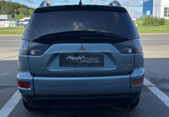Подержанный автомобиль Mitsubishi Outlander 2008 года (5 фото)