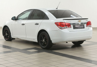 Подержанный автомобиль Chevrolet Cruze Sedan 2012 года (2 фото)