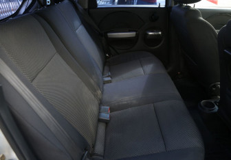 Подержанный автомобиль Chevrolet Aveo Hatchback 2006 года (11 фото)
