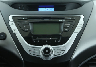 Подержанный автомобиль Hyundai Elantra Sedan 2011 года (15 фото)