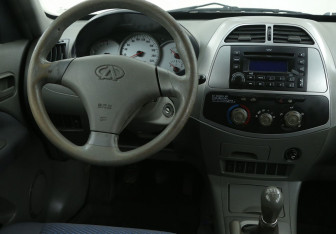 Подержанный автомобиль Chery Tiggo (T11) 2012 года (14 фото)