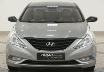 Подержанный автомобиль Hyundai Sonata 2010 года (6 фото)
