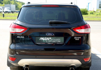 Подержанный автомобиль Ford Kuga 2016 года (5 фото)