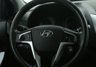 Подержанный автомобиль Hyundai Solaris Sedan 2013 года (16 фото)