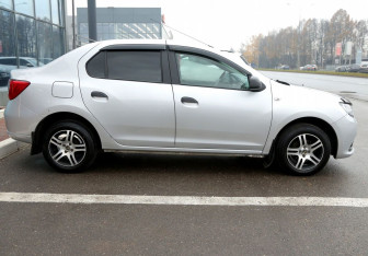 Подержанный автомобиль Renault Logan Sedan 2015 года (7 фото)