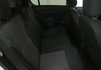 Подержанный автомобиль Renault Sandero 2020 года (11 фото)